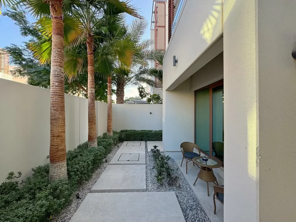 pearl jumeirah garden small spaces