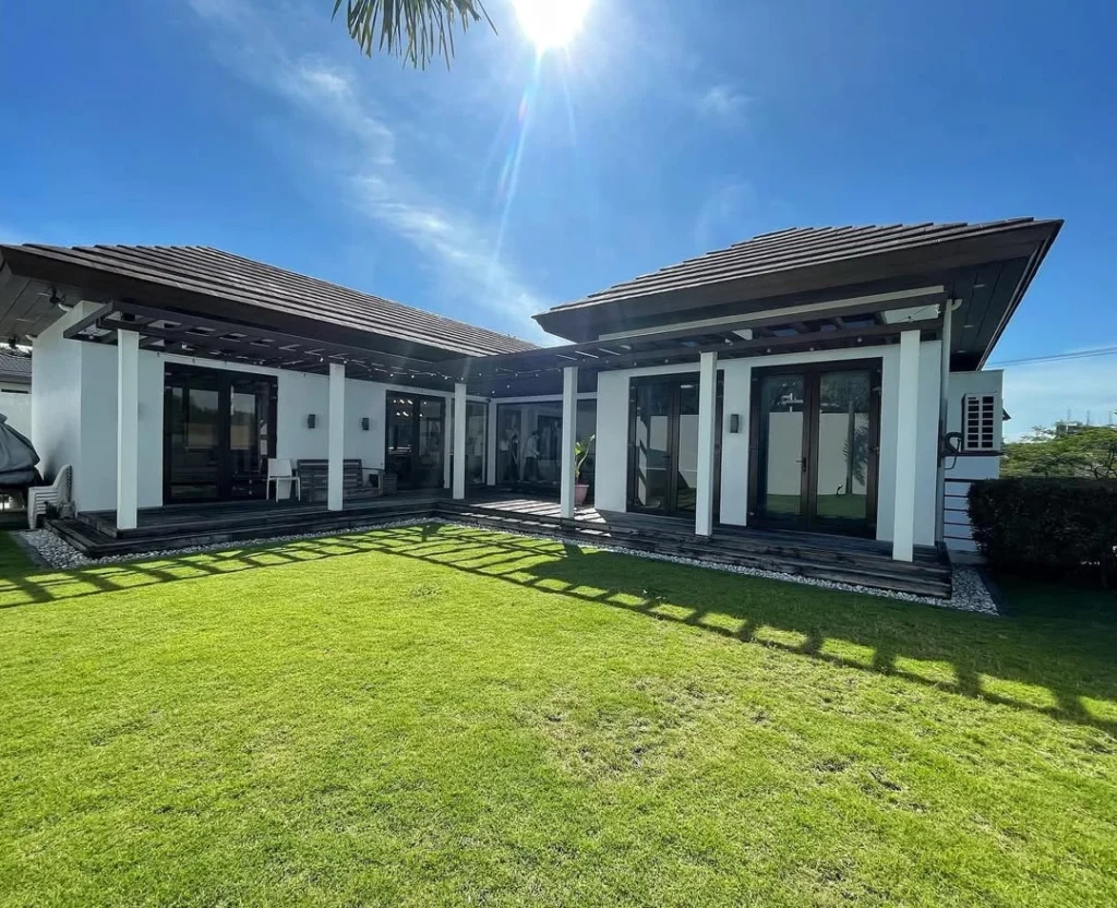 petite paradise house garden