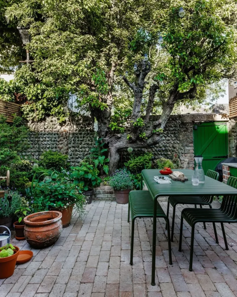 flint front cottage small spaces garden