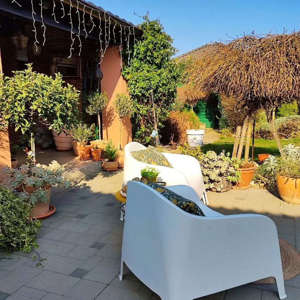 cozy garden ideas with herbs and fragrant plants