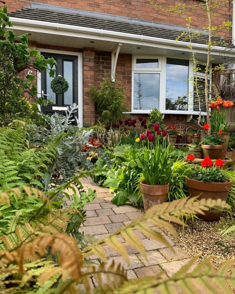 front garden gravel & pots