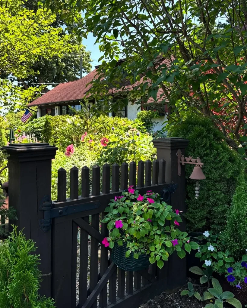 the front garden gate basket