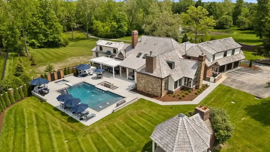 natural backyard landscaping